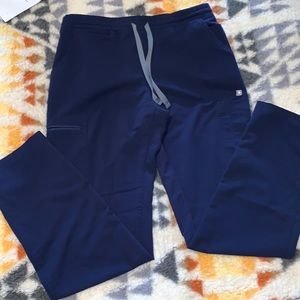 Figs yola skinny scrub pants. Navy.